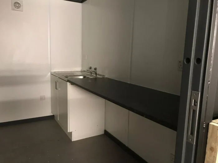 Contentor Bar 10x8 Pés – Solução Compacta para Negócios - Image 4